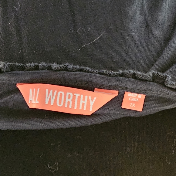 2x black tank with ruffle trim - Picture 4 of 4